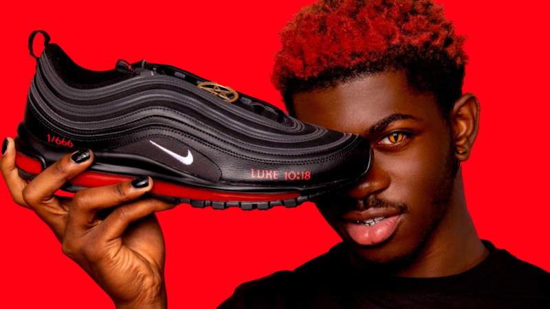 Rapçi Lil Nas X'in gerçek insan kanı bulunan 'Şeytan Ayakkabıları'na tepki