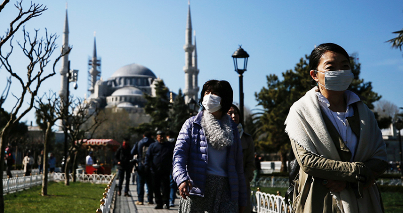 Reuters: Türkiye, vatandaşlarını eve kapatırken yabancı turistleri ağırlıyor