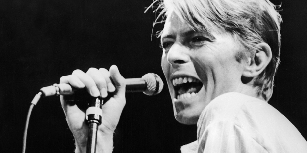 Rock müziğin kralı David Bowie yaşamını yitirdi!