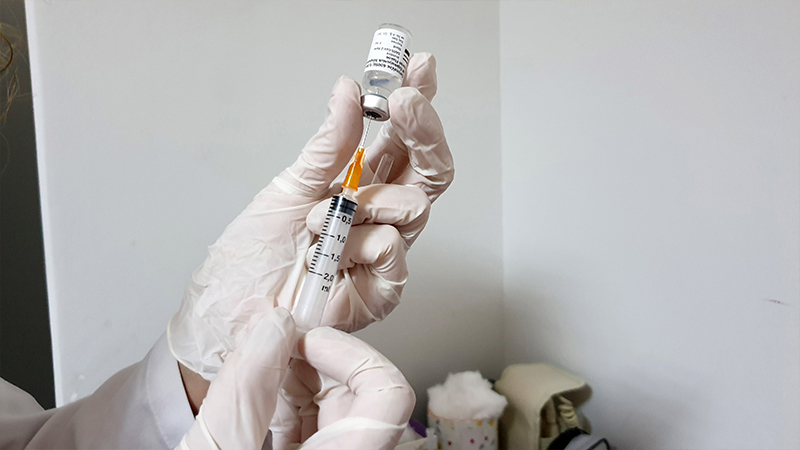 'Romatizma hastaları mutlaka koronavirüs aşısı olmalı'