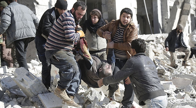 Rus uçakları Suriye’ye varil bombası attı: 70 ölü!