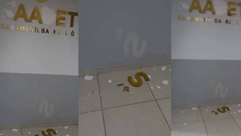 Saadet Partisi Karaman İl Başkanlığı'na saldırı: Parti tabelası kırıldı, duvarlara zarar verildi