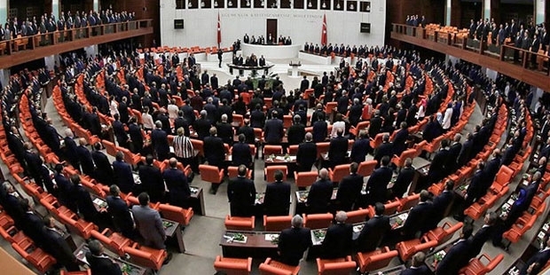 Sabah yazarı: FETÖ Meclis'e silah sokup cinayet işleyebilir