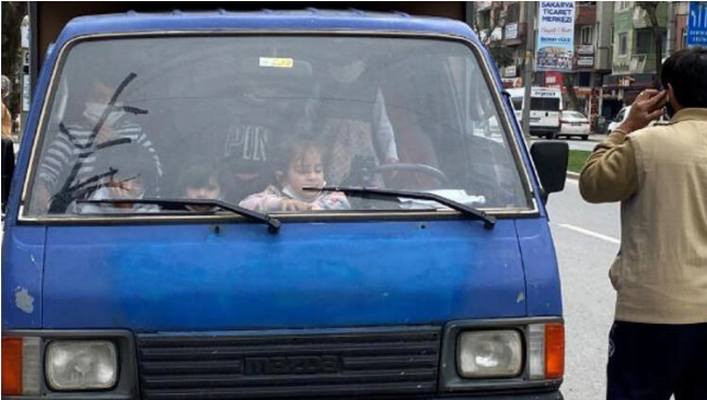 Sakarya'da kısıtlamada kamyonetle gezen ehliyetsiz sürücüye ceza