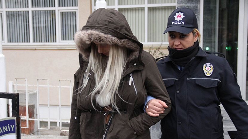 Samsun'da genç kadın tartıştığı erkek arkadaşını sırtından bıçakladı