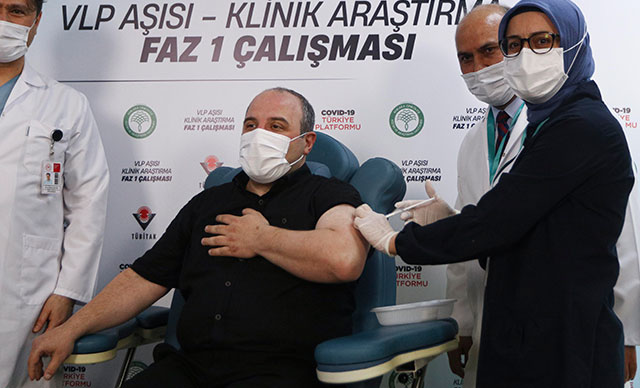 Sanayi ve Teknoloji Bakanı Mustafa Varank yerli aşı oldu