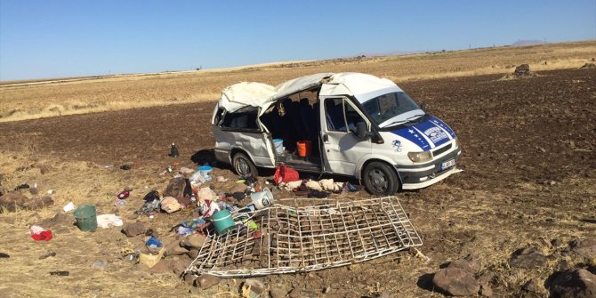 Şanlıurfa'da işçileri taşıyan minibüs devrildi: 1 ölü, 25 yaralı