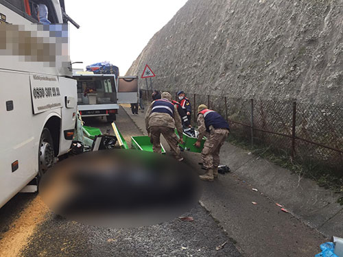 Şanlıurfa'da yolcu otobüsü kamyona çarptı: 3 ölü, 30 yaralı 
