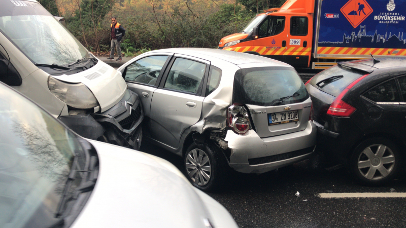 Sarıyer'de zincirleme kaza: 8 araç birbirine girdi