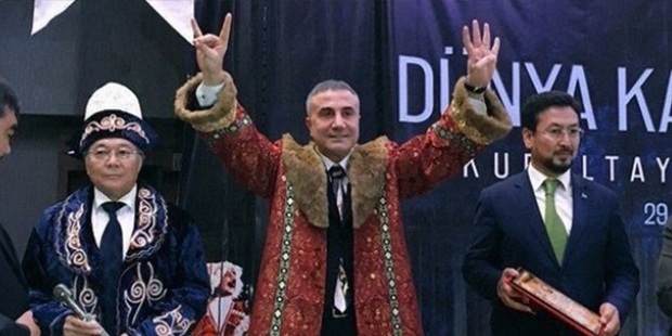 Bakanlık etkinliğinde Sedat Peker'e Türklük Hakanı ünvanı verildi!
