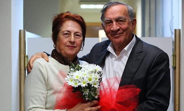 Seyhan Belediye Başkanı Akay'ın eşi koronavirüsten hayatını kaybetti