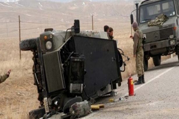 Şırnak'ta askeri araç devrildi: 1 asker yaşamını yitirdi, 20 asker yaralandı