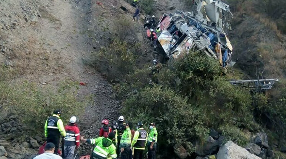 Şoför uyudu,otobüs uçuruma yuvarlandı: 29 ölü, 24 yaralı