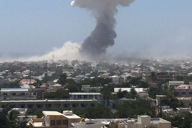 Somali'de 2 patlama! Ölü ve yaralılar var...