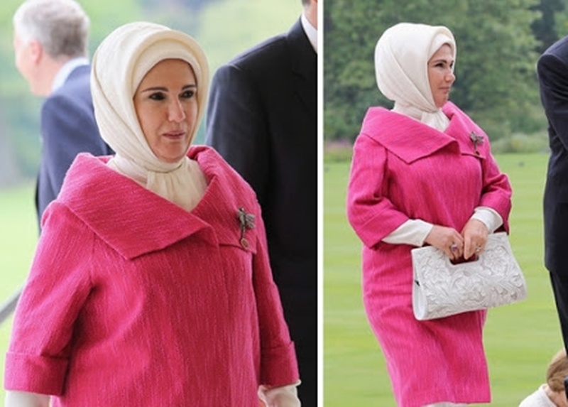 Soner Yalçın: Emine Erdoğan giydiği kıyafeti Osmanlı’da giyemezdi!