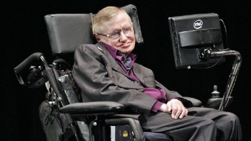 Hawking: Uzaylılar dünyayı yok edecek!