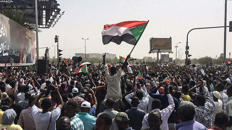 Sudan'da muhalefet askeri lidere 'hayır' dedi
