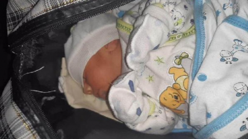 Sultangazi'de çanta içinde sokağa bırakılan 15 günlük bebek bulundu