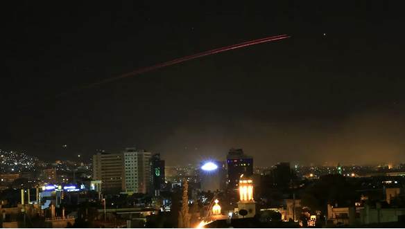 Suriye İsrail'in Şam'a yönelik saldırılarına karşılık verdi