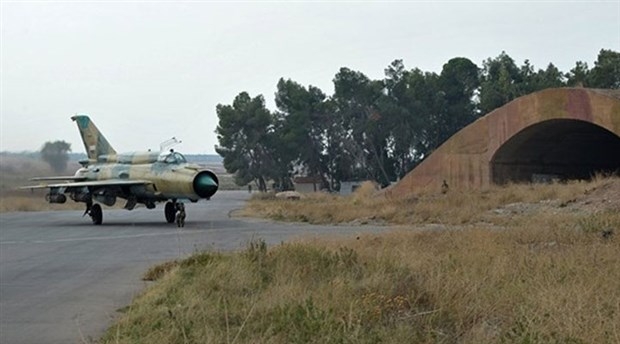 Suriye'de savaş uçağı düştü, sağ çıkan pilot esir alındı!