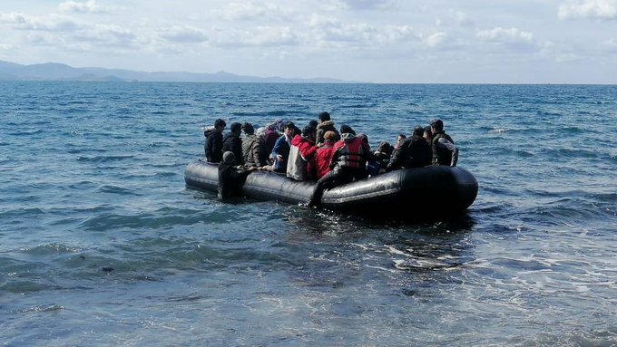 Suriyeliler botlarla Yunanistan'a geçmeye başladı