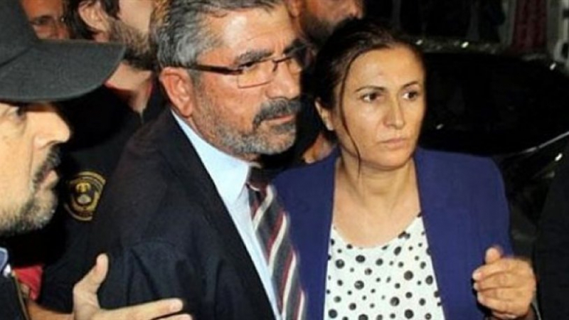 haber,Tahir Elçi'nin eşi Türkan Elçi Ahmet Davutoğlu'na tepki gösterdi