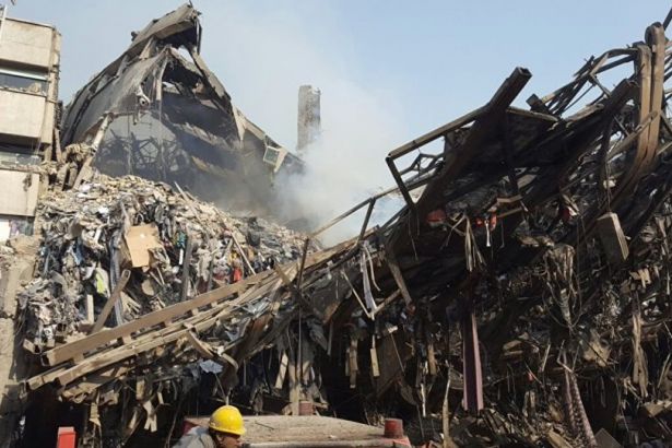 Tahran'da yanan 17 katlı bina çöktü: 30 ölü