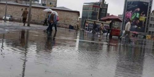Taksim'i su bastı!