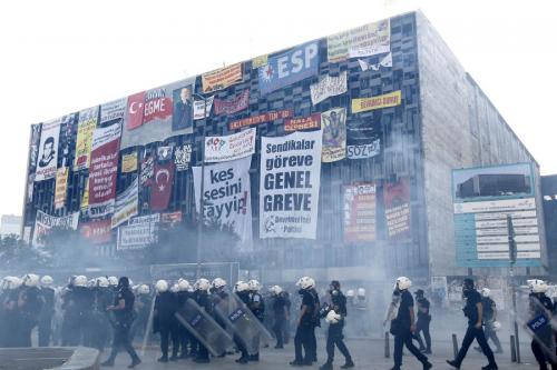 Polis Taksim'de  hazırlıklara başladı!