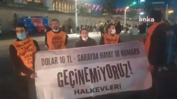 protesto,Taksim'de dolar protestosu: Dolar 10 TL, Sarayda hayat 10 numara