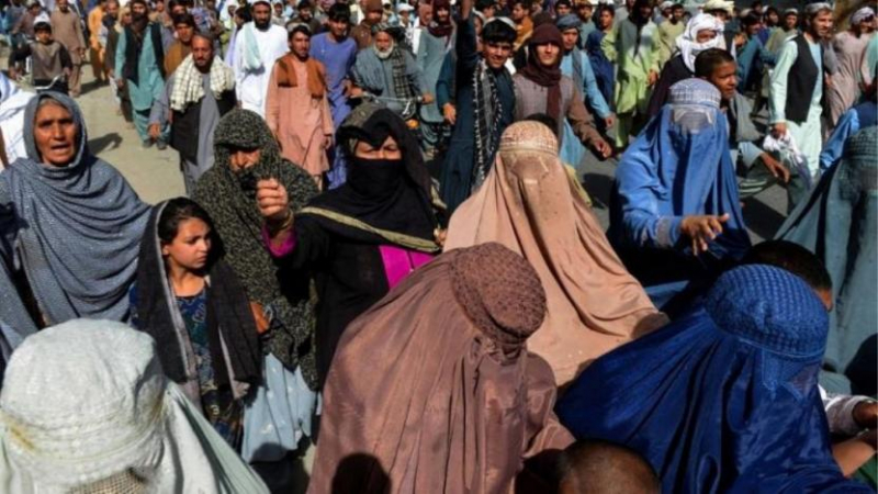 Taliban'ın zorla tahliye kararı protesto edildi