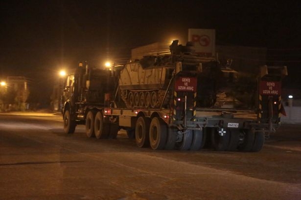 Tanklar Silopi'ye 'Ölürüm Türkiyem'le girdi
