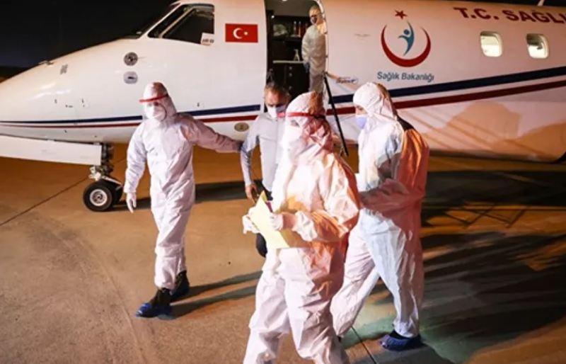 Tanzanya'daki Kovid-19 hastası 3 Türk vatandaşı Türkiye'ye getirildi