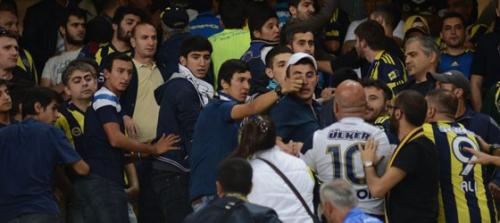 Gezi Parkı sloganları nedeniyle iki Fenerbahçeli grup arasında kavga çıktı!