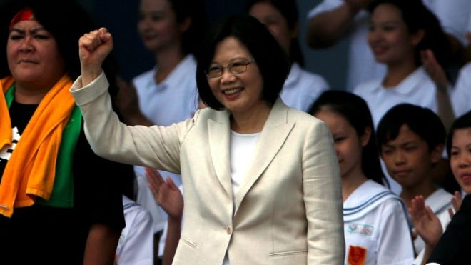 Tayvan'ın ilk kadın cumhurbaşkanı görevi devraldı!