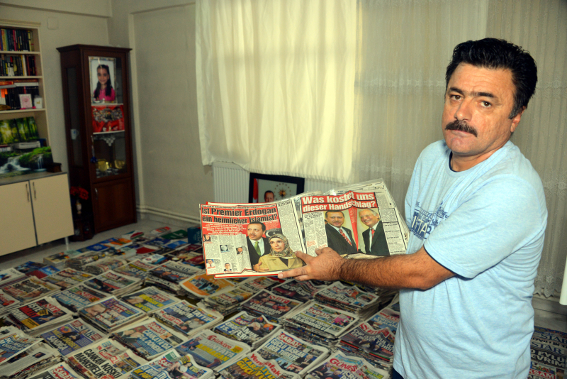 Tayyip Erdoğan'ın yer aldığı gazeteleri 17 yıldır biriktiriyor