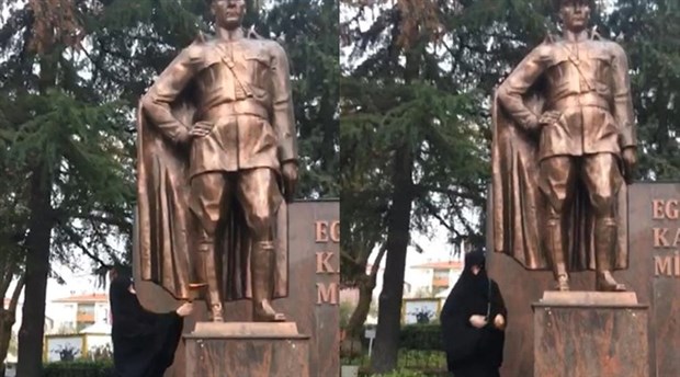 Tekirdağ'da bir kadın, Atatürk Anıtı'na baltayla saldırdı