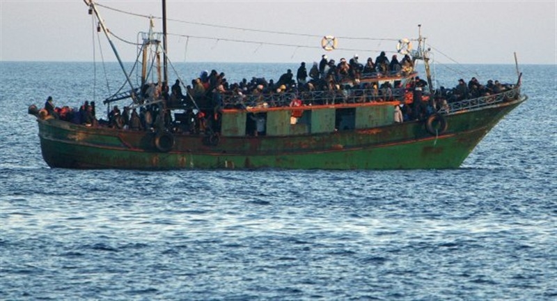 Göçmenleri taşıyan tekne battı: 17 ölü!