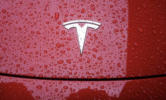 Tesla 12 bin aracı geri çağırıyor