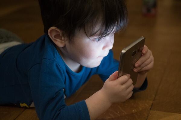 'TikTok kullanımına karşı anne ve babalar çocuklarının 'dijital ayak izi'ni takip etmeli'