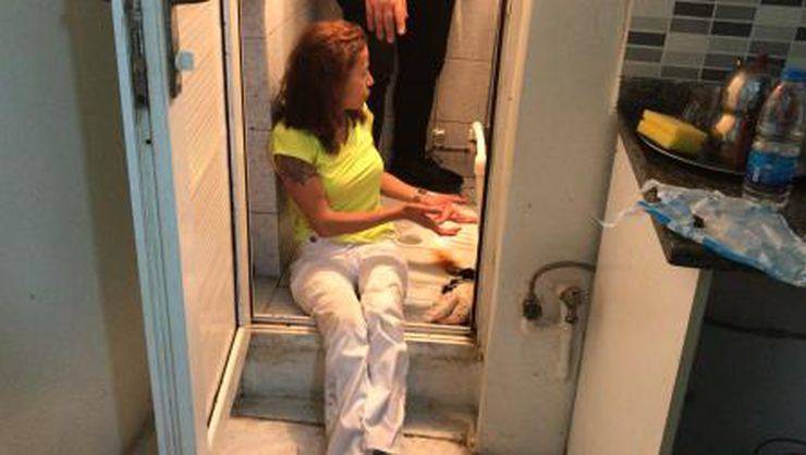 'Topal Demet' uyuşturucuyu tuvalet deliğine atarken yakalandı