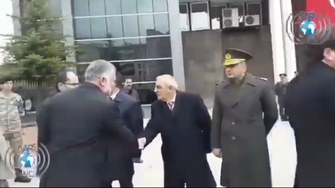 Tugay Komutanı, törende HDP'li Ayhan Bilgen'in elini sıkmadı