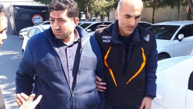 Turiste 'Cami bombalamaya mı geldin?' diyen taksici tutuklandı