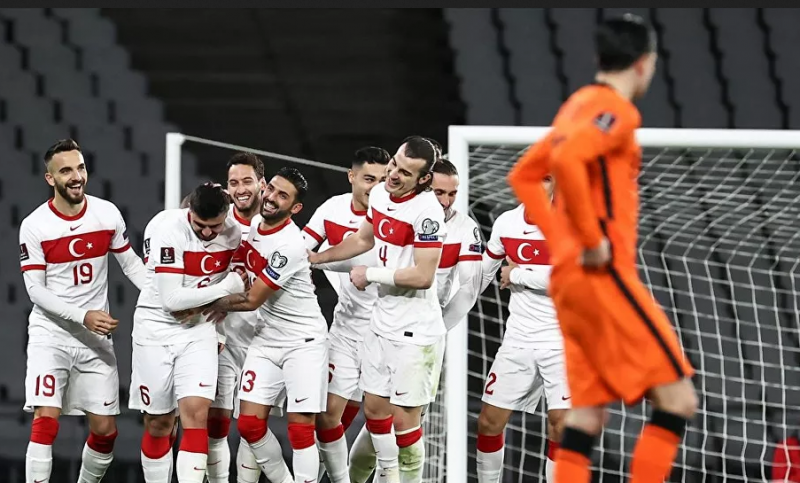 Türkiye A Milli Futbol Takımı, 2022 FIFA Dünya Kupası Elemeleri G Grubu ilk maçında konuk ettiği Hollanda'yı 4-2 yendi