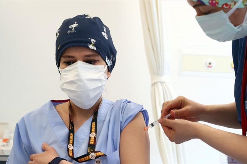 Türkiye'de 75 günde 6.5 milyon vatandaşa iki doz aşı yapıldı