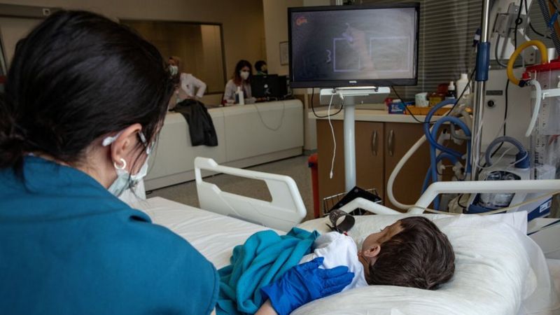 Türkiye'deki koronavirüs dalgası çocukları nasıl etkiliyor?