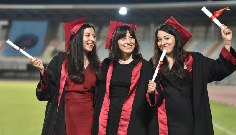 Üçüzler, Tıp Fakültesi’nden mezun oldu