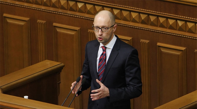 Ukrayna Başbakanı canlı yayında istifa etti!