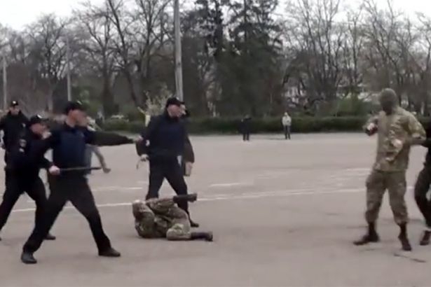Ukraynalı neonaziler polisle çatıştı!