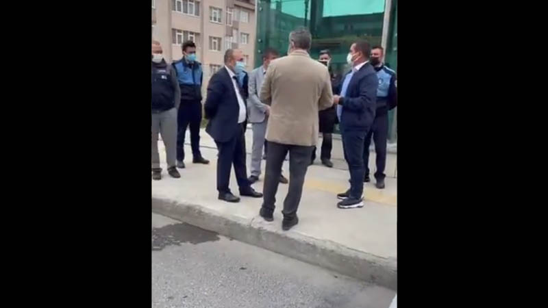 Üsküdar Belediyesi zabıta ekipleri, Halk Ekmek büfesini kaldırmaya çalıştı
